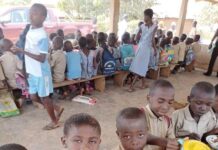 DON : DES VIVRES POUR LES ELEVES DE L’EPP KONG 2